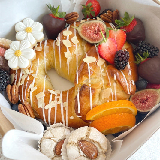 Sweet Pretzel Brunch Box MilsTone Biscuits