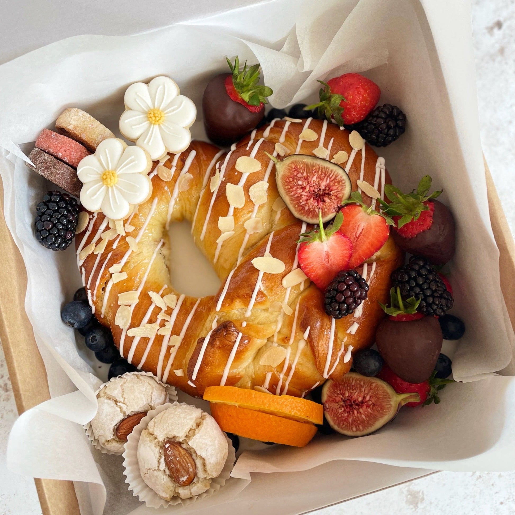 Sweet Pretzel Brunch Box MilsTone Biscuits